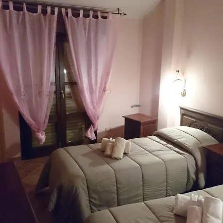 Mony E Nico Oda ve Kahvaltı Riola Sardo
